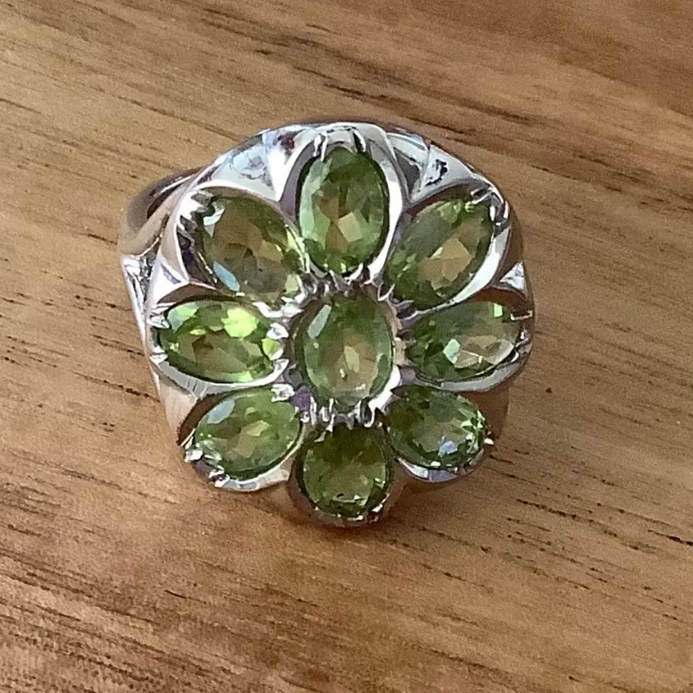 𝅺STERLING SILVER 925 PERIDOT FLORAL RING SIZE US 7.5​​